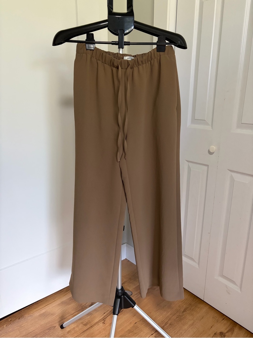 Aritzia Lodge Pans-Crepe-size medium short